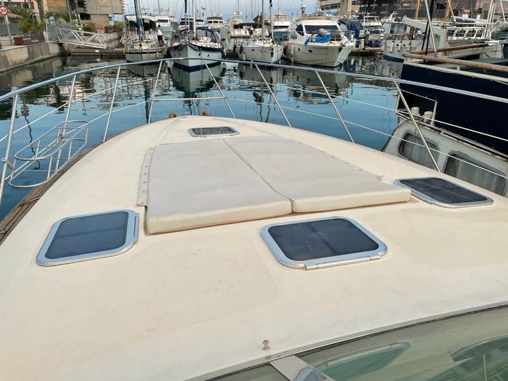 Cozy Yacht Lodge In Barcelona With Boat Tour Option Sant Adria de Besos Exterior photo